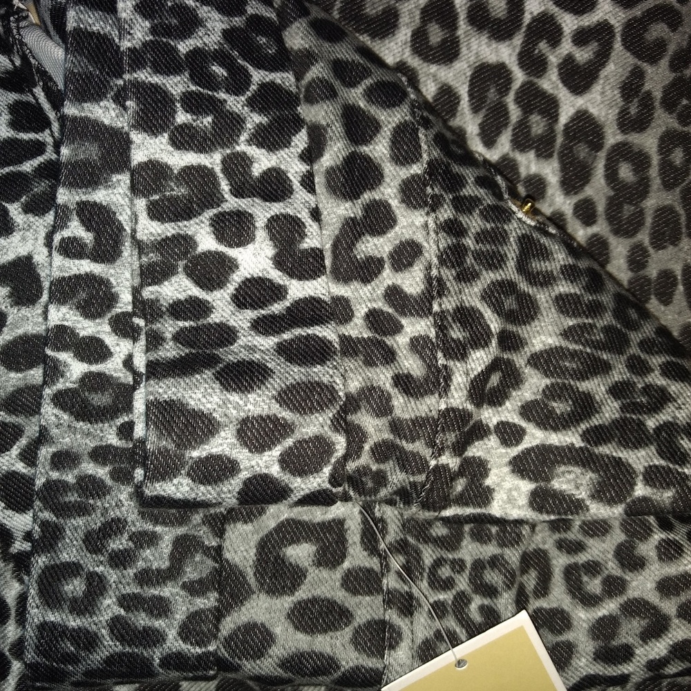 Michael Kors stretch pant with back pockets,
